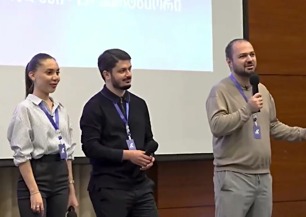 Ad Summit-ის თანადამფუძნებლები სცენაზე